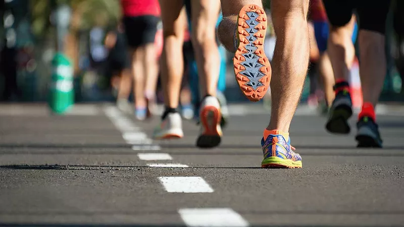 runners feet running in a road race