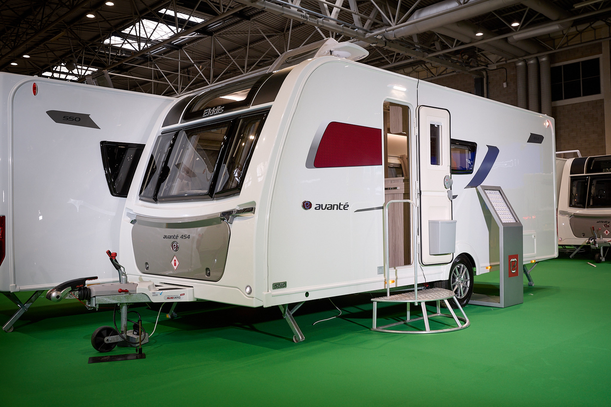 Elddis Avanté 454 exterior, white, red decal, single axle.