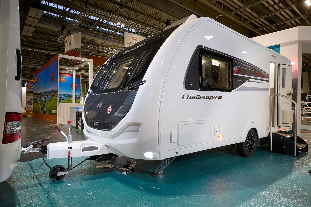 Swift Challenger 480 SE exterior, white, black front, single axle
