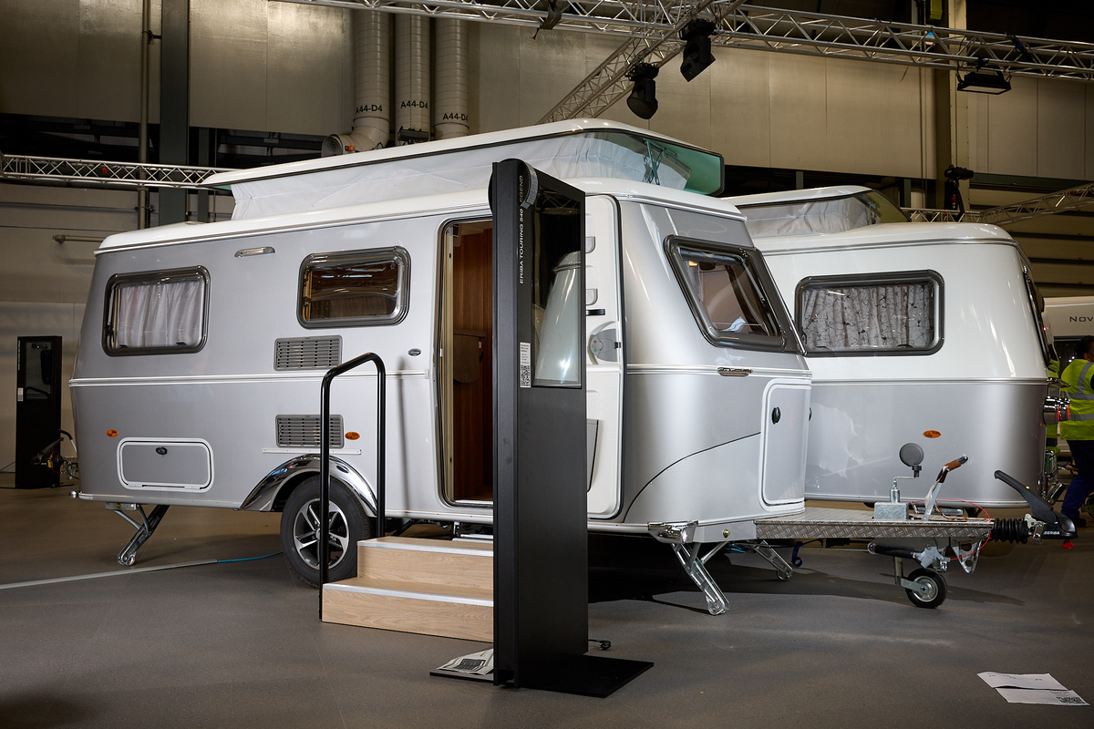 Eriba Touring 540 exterior, classic design, silver, pop top roof, single axle