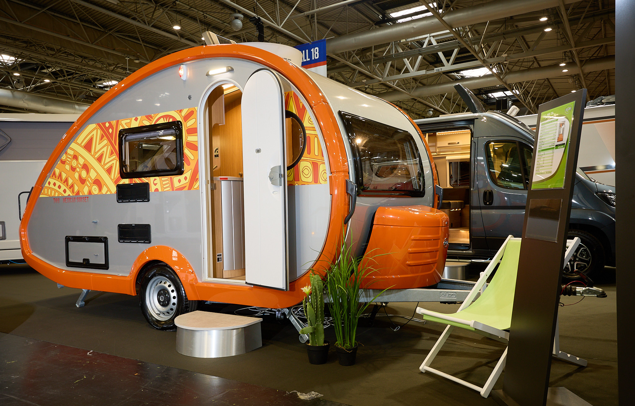 T@B 400's exterior is grey with orange accents, there is an aztec strip across the centre panel.  It is known as Mexican Sunset.