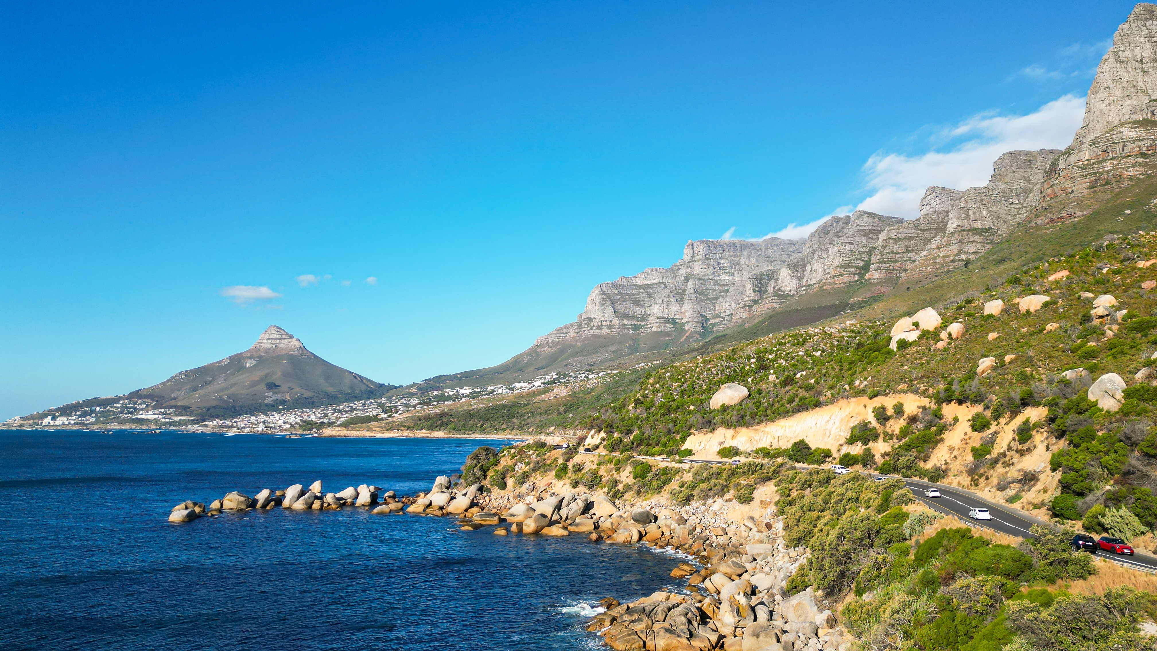 Coastal road between the mountains and the sea at Cape Town