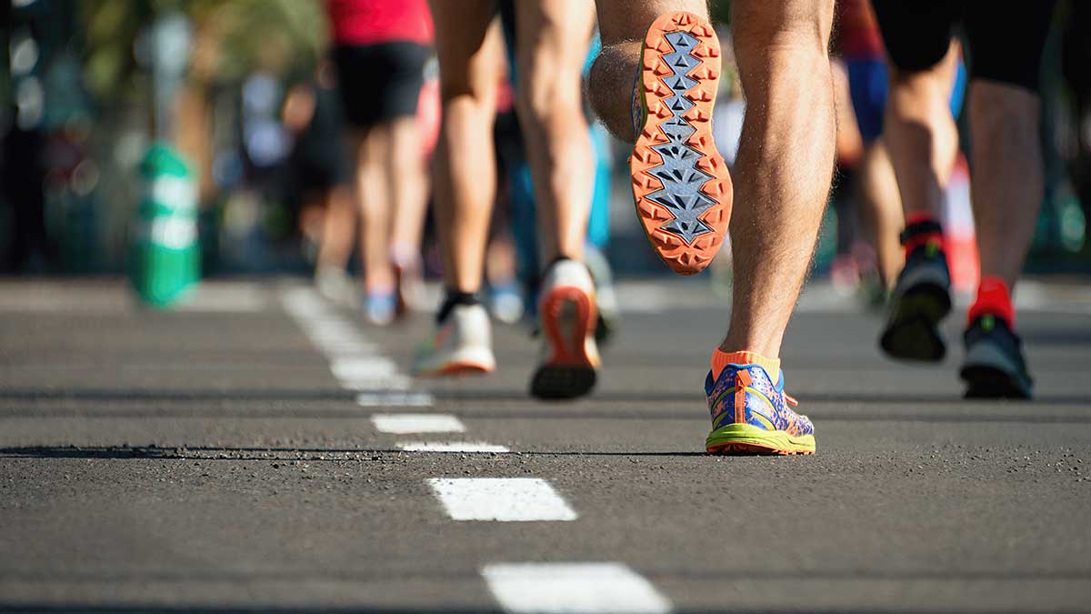 runners feet running in a road race
