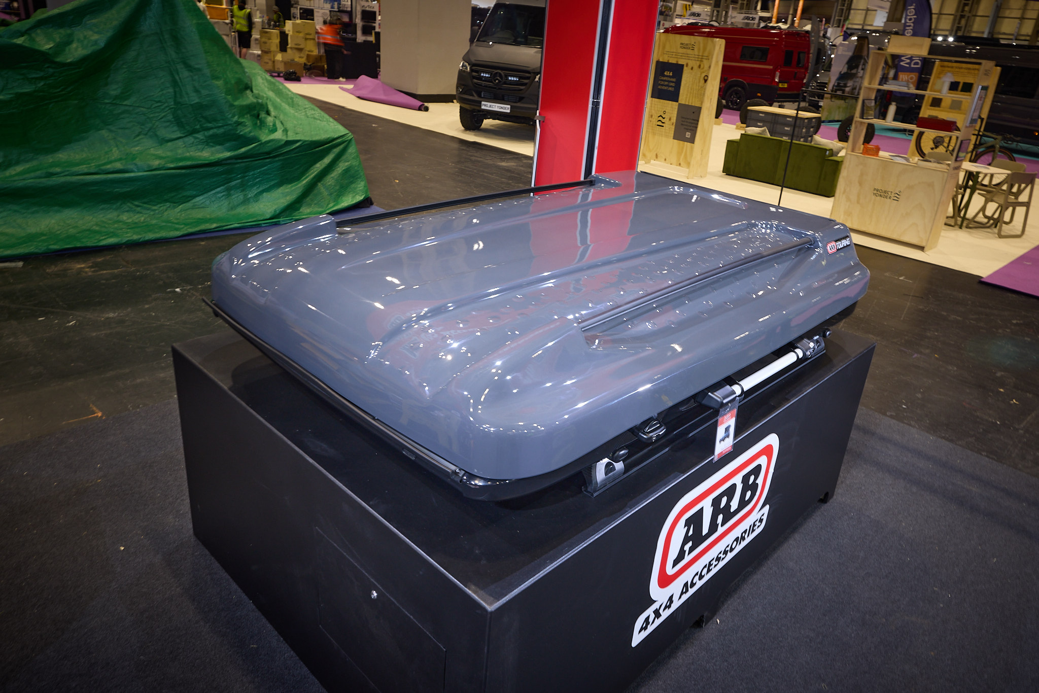The ARB 4x4 Accessories Altitude is closed and ready for travel.  The hard top of the box is pale grey.