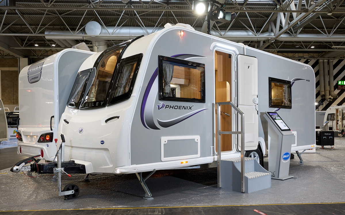 Bailey Phoenix+ 440 exterior, grey, blue/silver decals, single axle